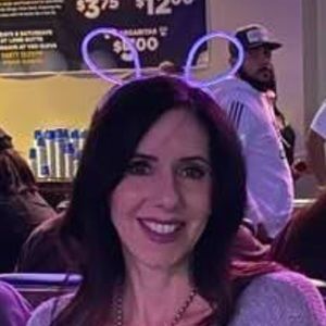 Meet your Posher, Dina